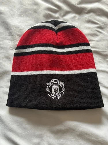 Official Manchester United Hat,Scarf and Badge Set
