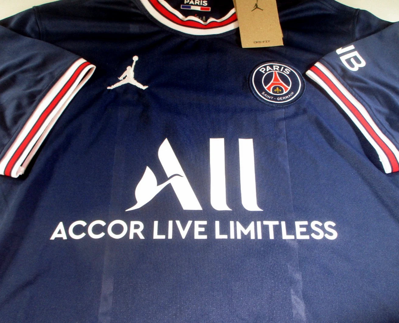 Lionel Messi Autographed Paris Saint-Germain Jersey w/ COA